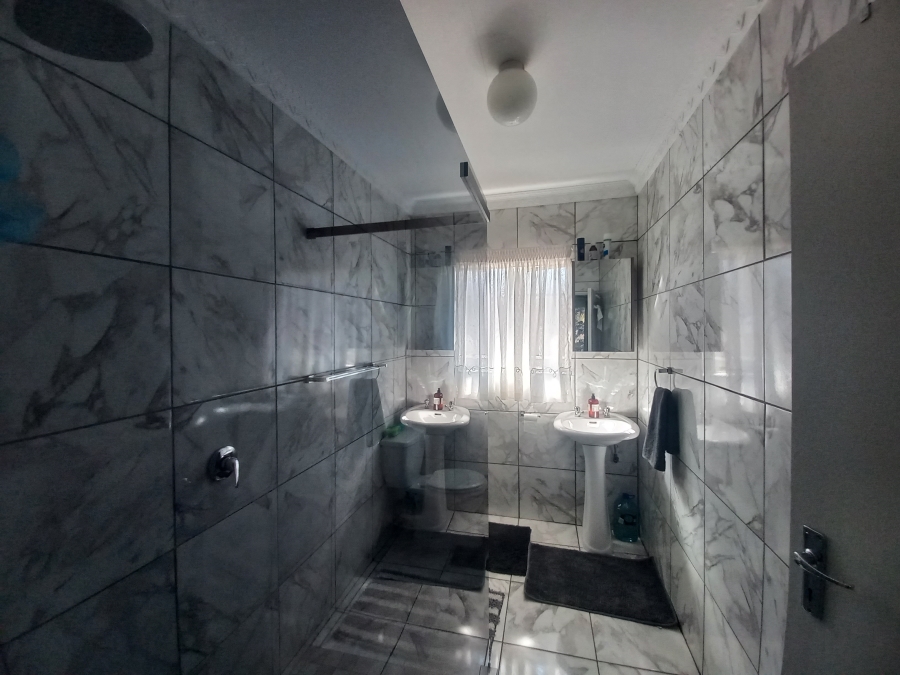 3 Bedroom Property for Sale in Safari Gardens North West
